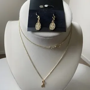Authentic Miraculous ✨2 Pcs Gold Plated Virgin Mary Necklace Earrings Set