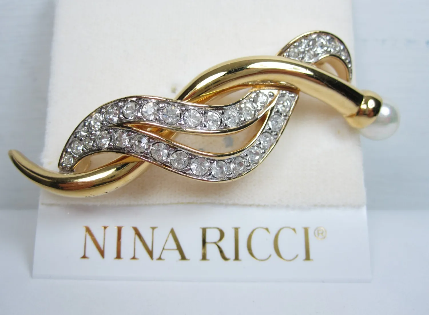 Authentic The Gilded Radiance of the Celestial Brooch
