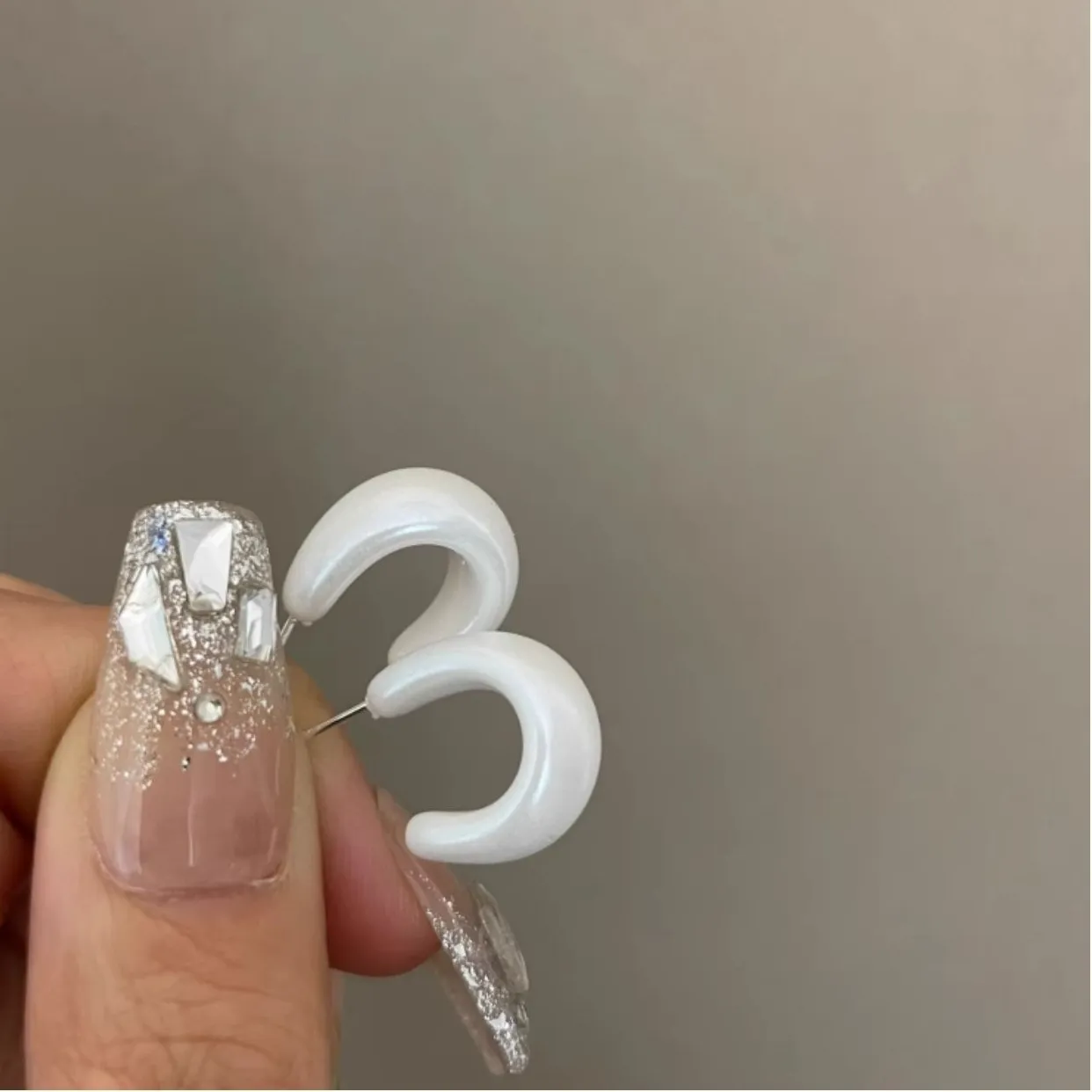 Authentic Small White Arc C- Type Imitation Pearl Stud Earring Temperament Resin Jewelry Valentine's Day