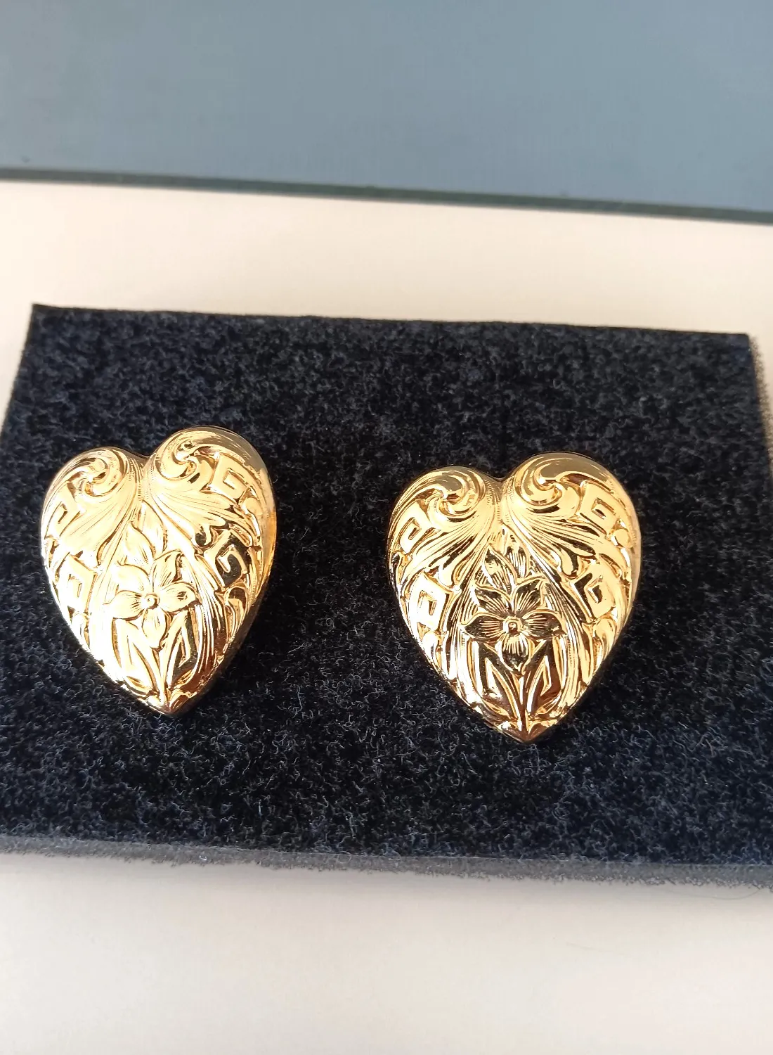 Authentic The Eternal Embrace Gold- Plated Heart Studs For Love And Protection
