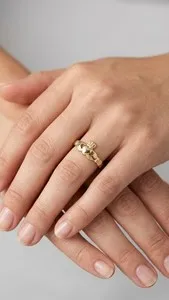 Authentic The Eternal Bond: Gilded Claddagh Sentinel Ring
