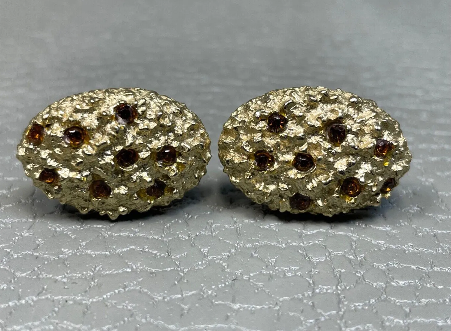 Authentic Amber Moonlit Cuffs: Vintage Gold‑Plated Stone Links