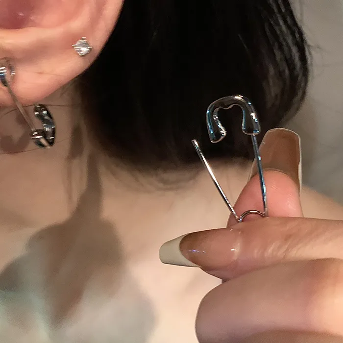 Authentic Ys1 1Pair Pin Stud Earrings Girls Punk Hip Hop Creative Paper Clip Personality Trend Jewelry