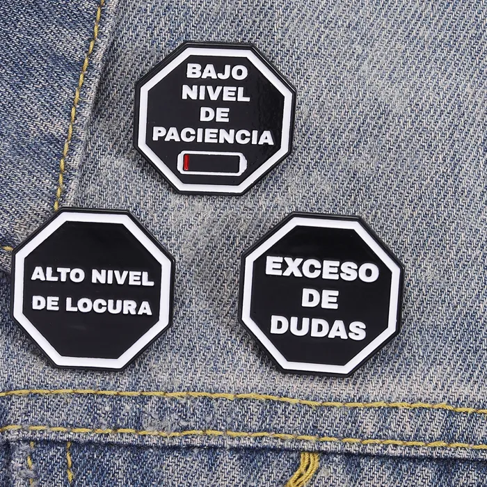 Authentic Funny Spanish Label Badge Enamel Pins Alto Nivel De Locura Bajo Nivel De Paciencia Brooches Lapel Badge Jewelry For Friends