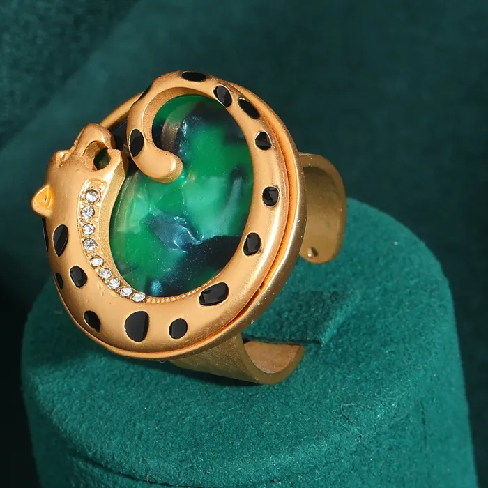 The Emerald Seal Of The Abyssal Shell Talisman
