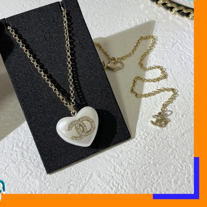 Authentic White Love Resin Necklace Female Classic Antique Sweet Versatile Heart- Shaped Wind Collarbone Chain Tide