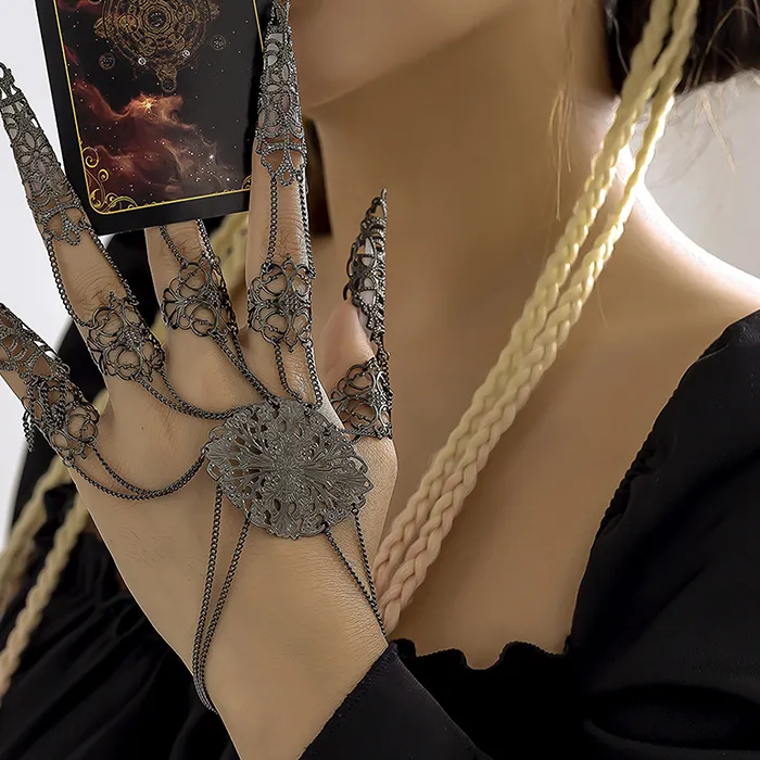 Authentic Nail Bracelet Punk Goth Dubai Indian Hollow Finger Wrist Chain Bracelet Wed Bridal Punk Nail Rings Bracelet Cosplay Hand Jewelry