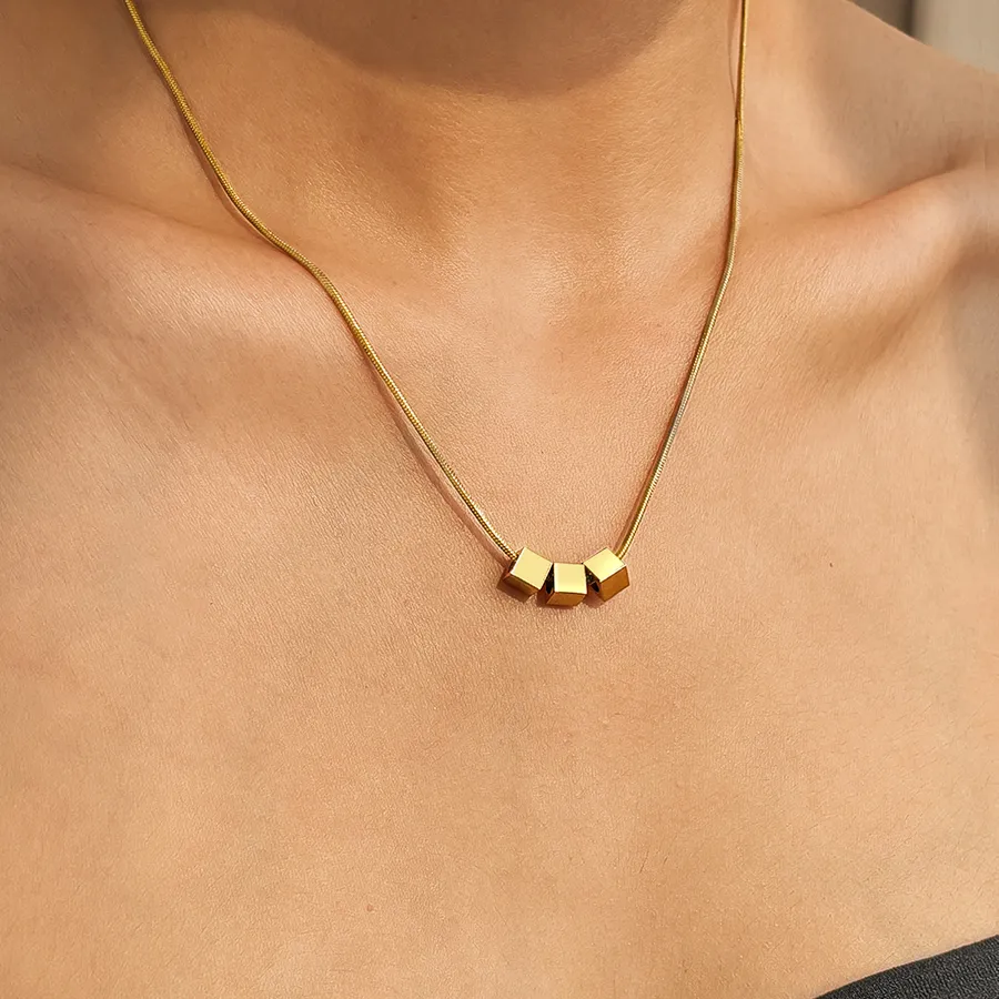 Authentic Necklaces Atmospheric Hanging Square Small Parts Necklaces Jewelry Luxurious