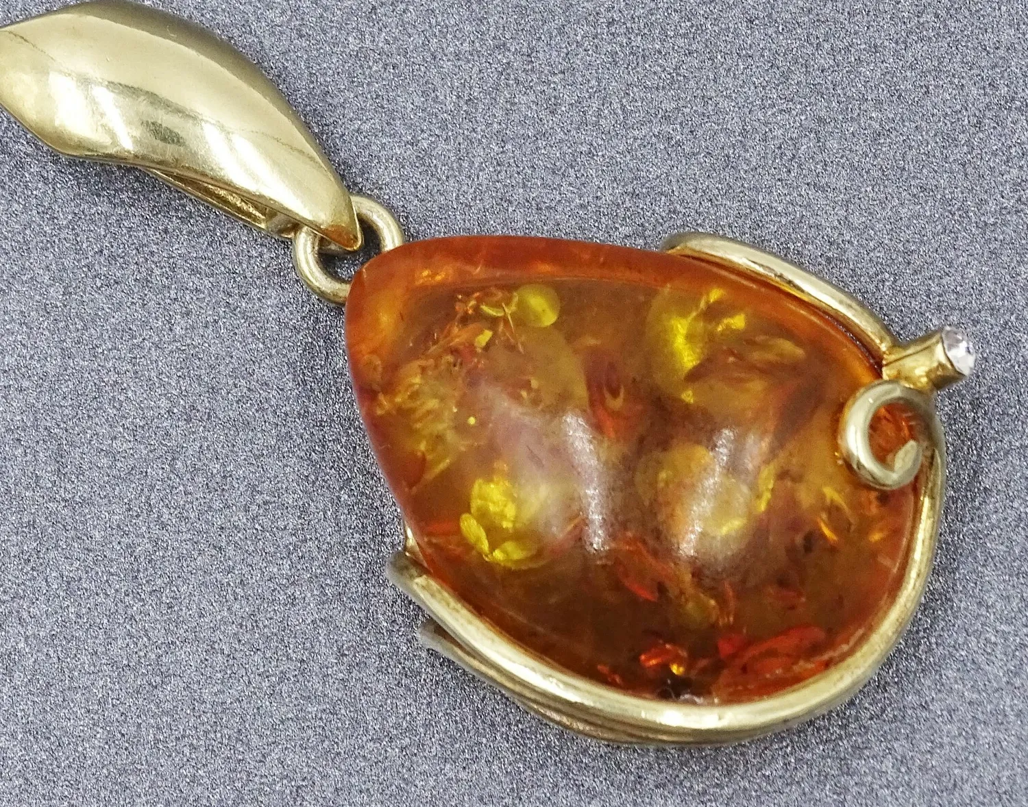 Authentic Sun‑Kissed Amber Amulet – Hand‑Forged Gold‑Plated 925 Silver Talisman