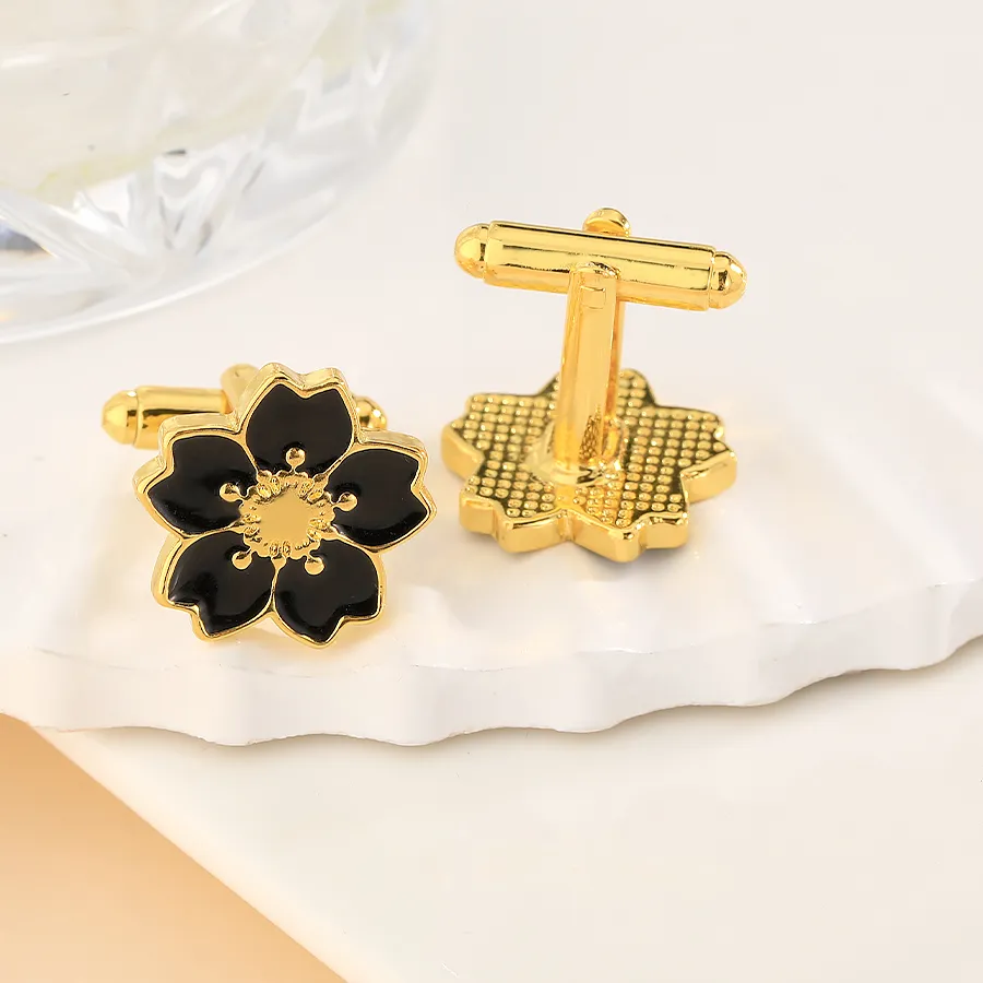Authentic 2Pcs Pretty Plum Blossom Shaped Golden Cufflinks Funny Flower Pattern Sakura Sleeve Button Jewelry