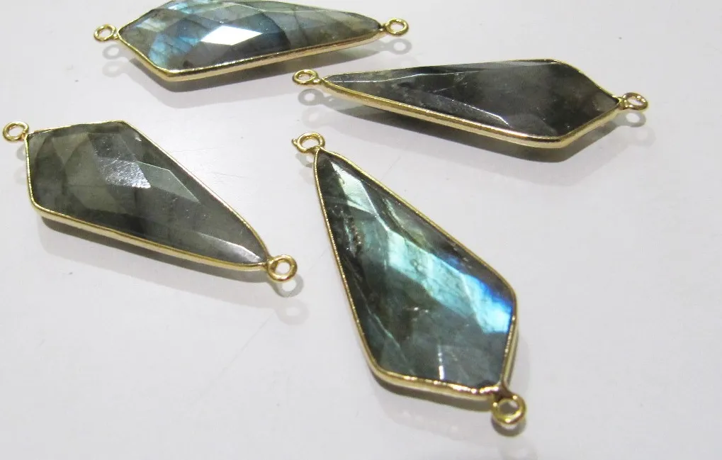 Authentic Arrowhead of the Aurora: Labradorite's Mystic Shield