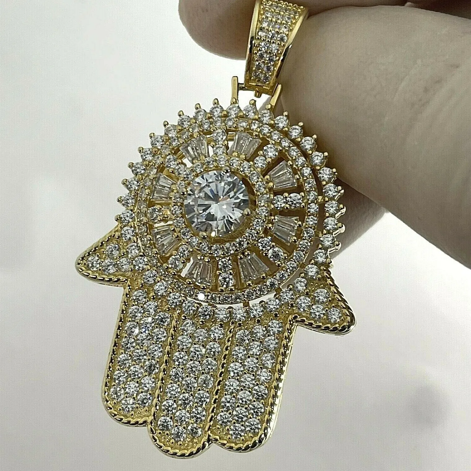 Authentic The Radiant Hamsa: A Celestial Shield of 14K Gold and Moissanite