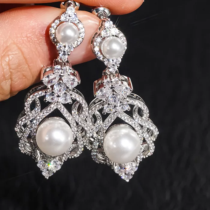 Authentic Huitan Royal Sparkling Cubic Zirconia Drop Earrings Gentle Bridal Aesthetic Imitation Pearl Jewelry