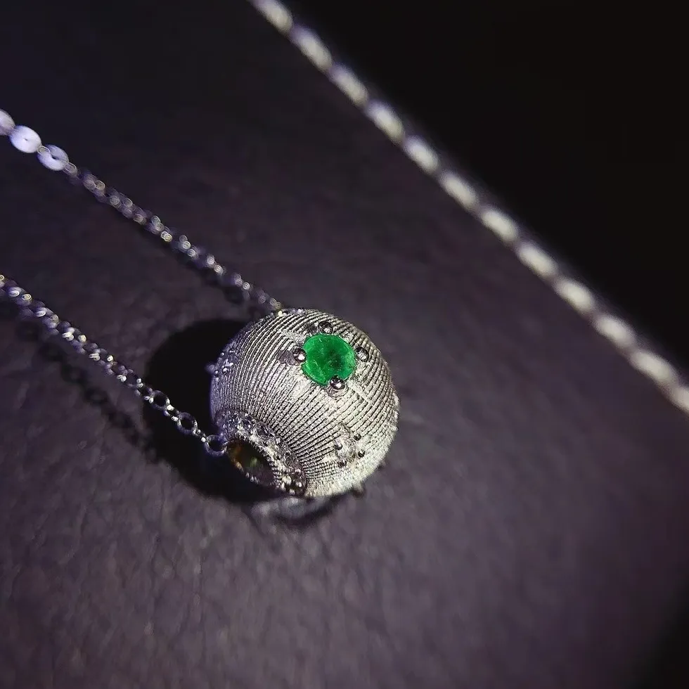 Authentic Kjjeaxcmy Natural Excellent Colombian Emerald Pendant S925 Silver Electroplating Process Inlaid High Clarity
