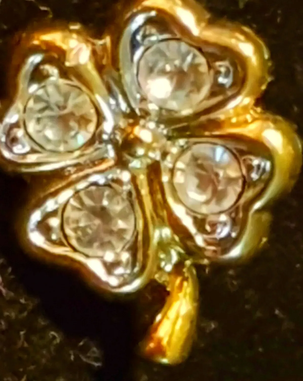 Authentic The Emerald Isle Charm: Gilded Shamrock Talisman of Prosperity