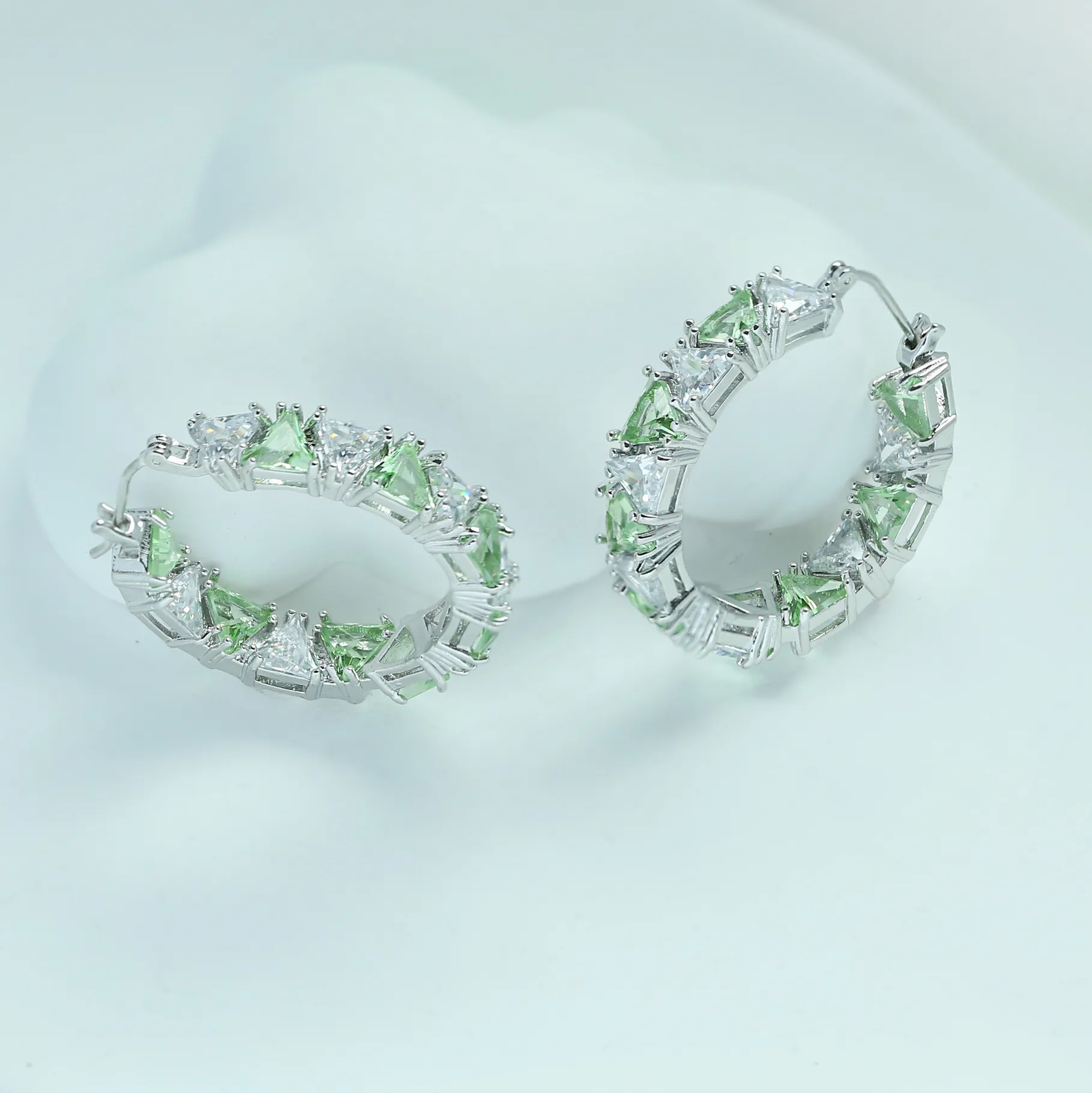 Authentic Triangular Harmony 925 Silver Huggie Earrings With Mint Green Peridot Cz