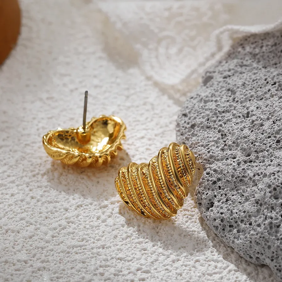 Authentic Vintage Metal Striped Texture Heart Stud Earrings for Women 18K Gold Color Plated Love Heart Earring Charm Party Jewelry Gift