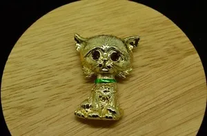 Authentic The Gilded Familiar: Gerrys Golden Cat Brooch with Ruby Gaze