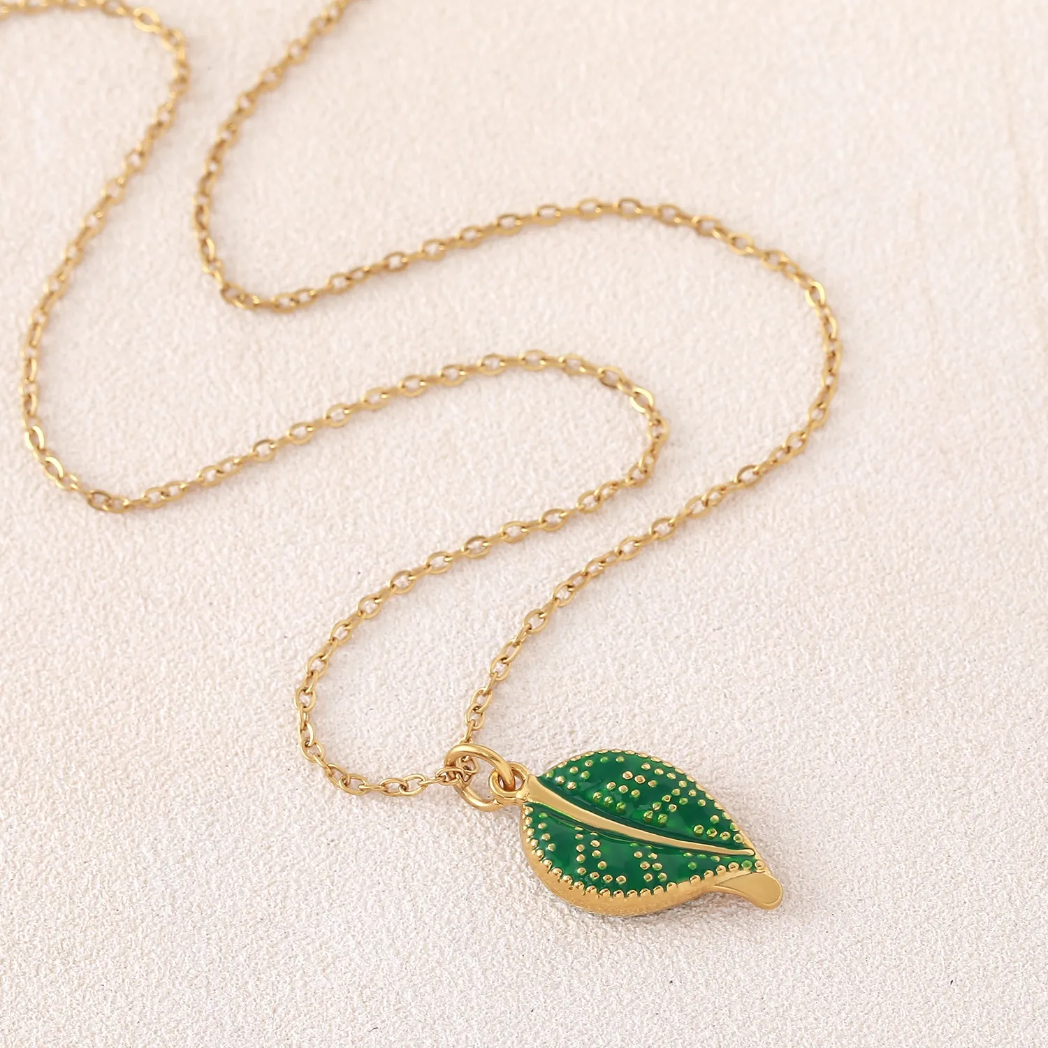 Authentic Vintage Gold Plated Necklace With Green Enamel Leaf Pendant Collar Chain for Couple Daily Commute Wear