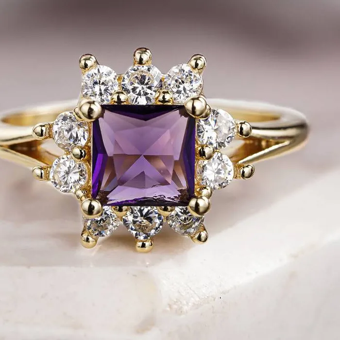 The Amethyst Veil: A Gilded Vessel of Noble Grace