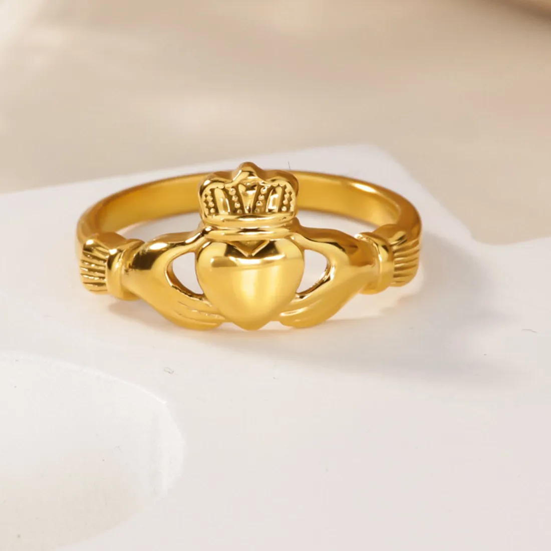 Authentic The Eternal Bond Claddagh Talisman In Radiant Gold