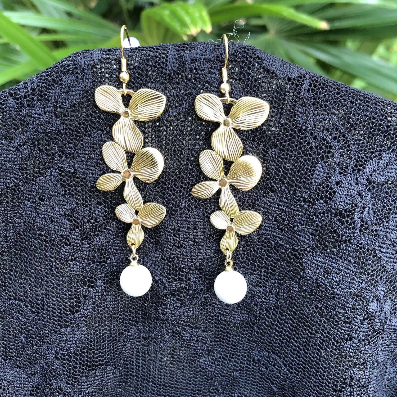 Authentic Whispers Of The Emerald Isle Gold Shamrock Earrings With Luminous Pearls