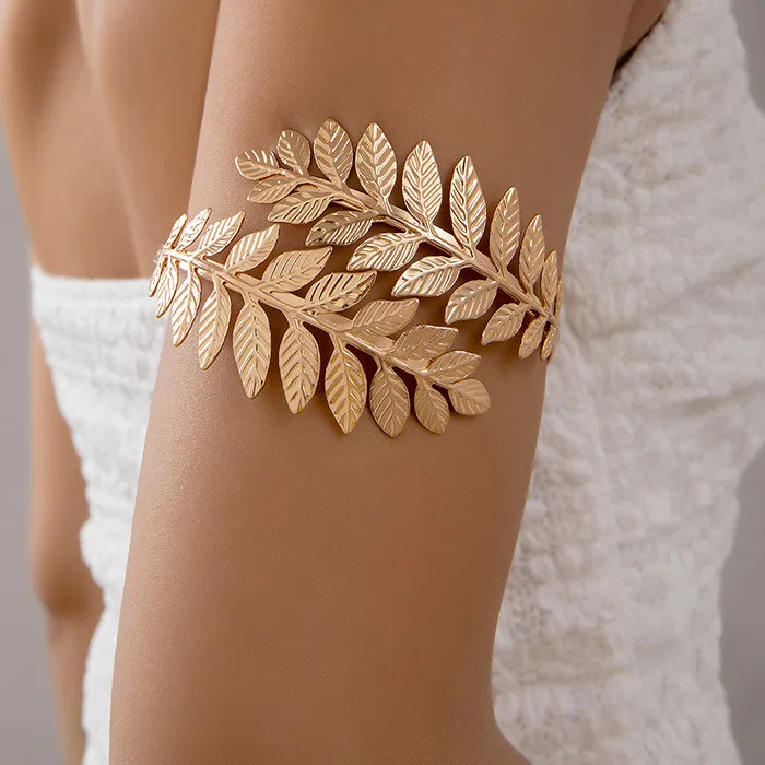 Authentic Trendy Arm Rings Bracelet Bangles for Women Golden Metal Metal Leaves Charms Cuff Bangle Vintage Party Personality Jewelry