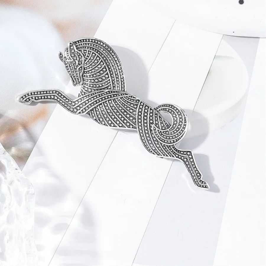 Authentic Elegant Running Horse Brooches Antique Finish Gold Silver Alloy Animal Brooch Abstracted Charm Vintage Leopard Pin Coat Jewelry
