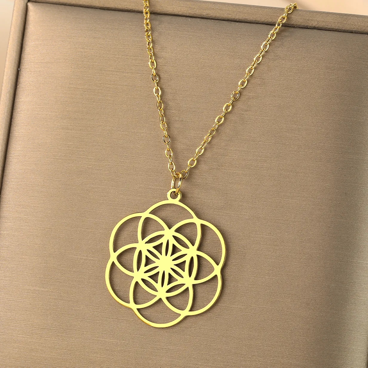 Authentic Kinitial Bohemia Flower Of Life Yoga Necklace Female Ethnic Jewelry Leaf Clover Necklace
