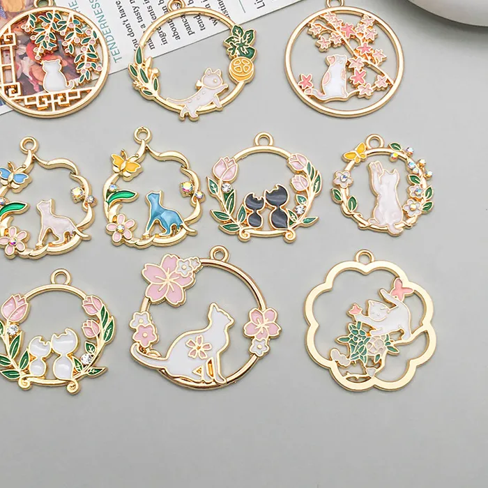 Authentic 10pcs KC Gold Alloy Pendants Flat Round Enamel Charms With Flower Cat Charms Golden Medium Hollow Pendant For DIY Jewelry Making