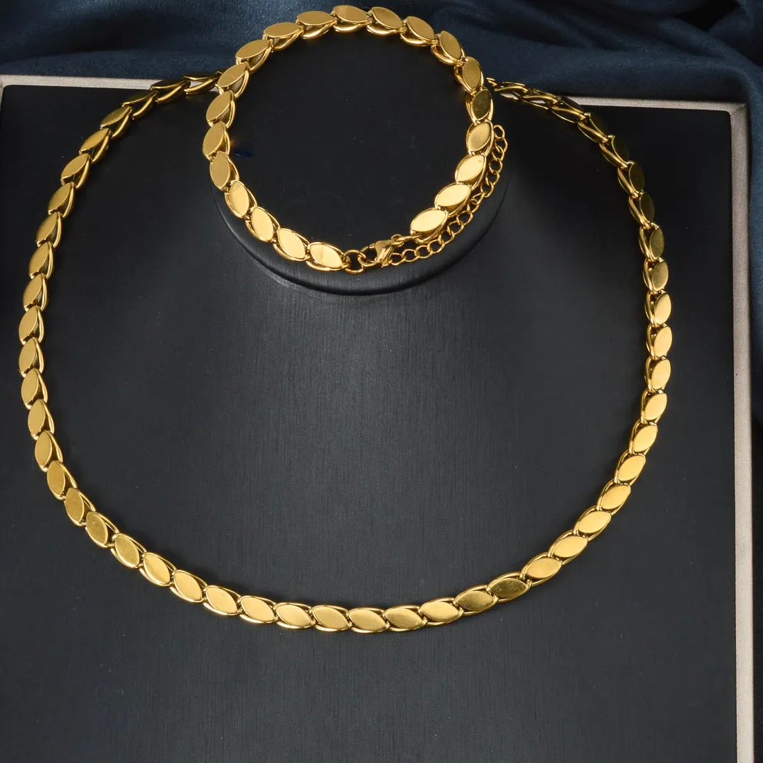 Authentic The Gilded Resonance Chain Set: A Conduit of Solar Radiance