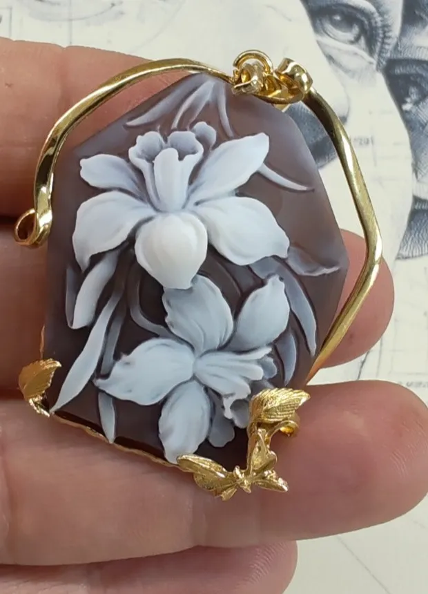 Authentic The Carved Ocean Reverie Shell Cameo Pendant In Gilded Sterling Silver