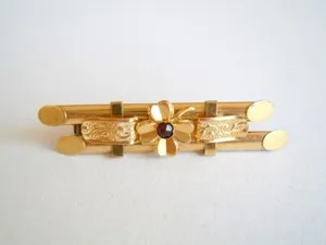 Authentic Antique Brooch Garnet Clover Gold Plated 4.4 G / 4.6 X 1.0 Cm