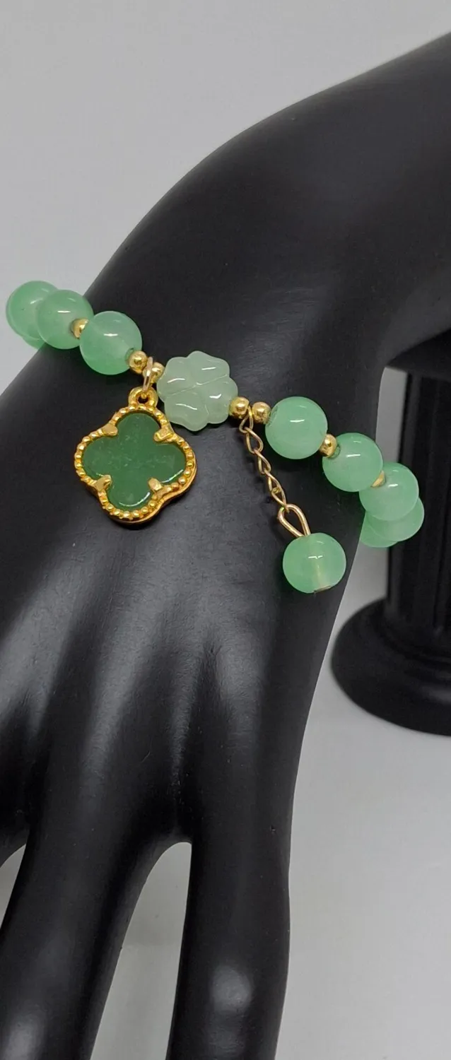 Authentic GREEN 8mm Agate Clover Leaf Stretch Bracelet Gold Plated. Apple Green Agate 8mm