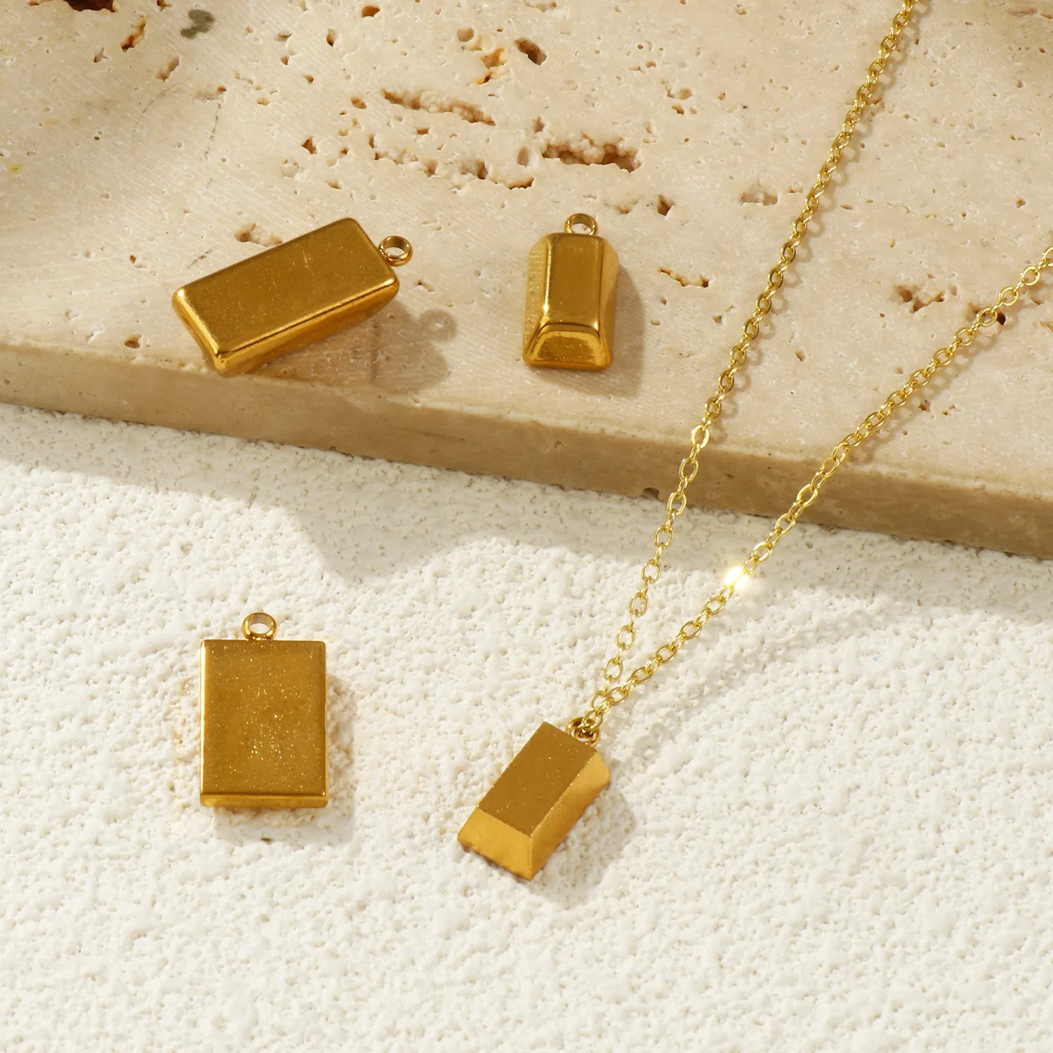 Authentic 2PCs Creative Rich People 18K Gold Plated Brick Style Pendant Eco-friendly Vacuum Plating 304 Stainless Steel Charms DIY