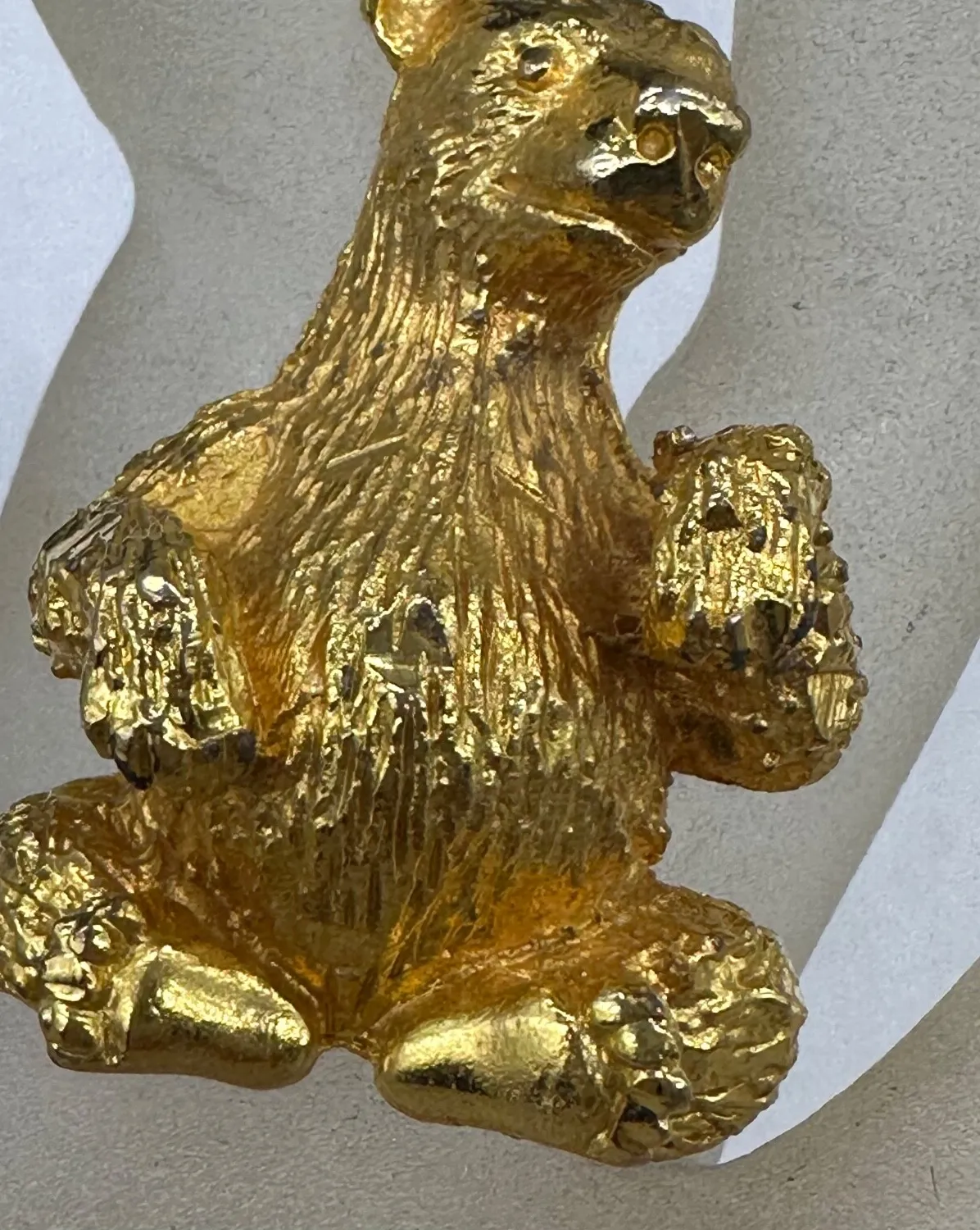 Authentic VINTAGE ESTATE GOLD PLATED TEXTURED BEAR FIGURINE BROOCH PIN