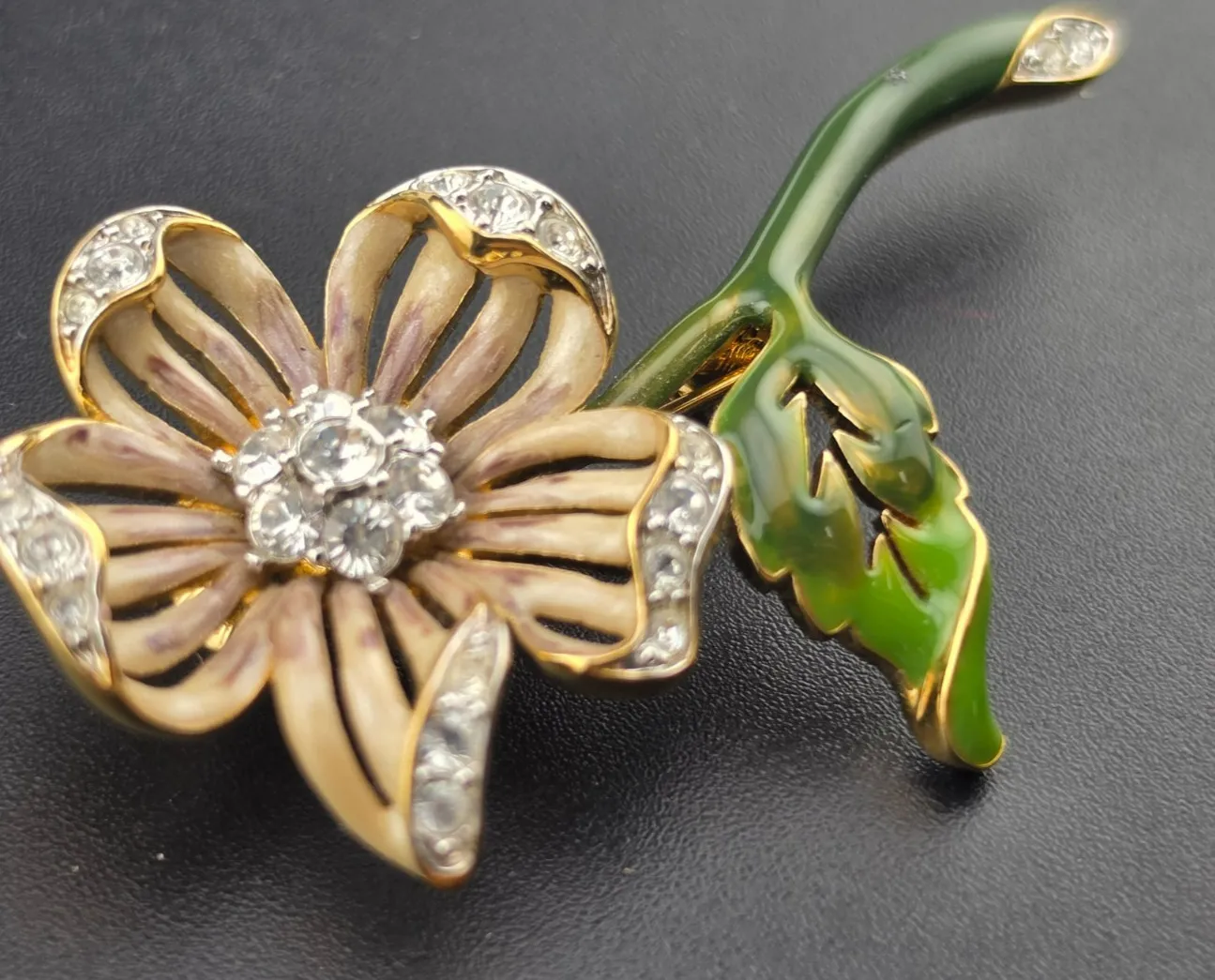 Authentic Sacred Crystal Bloom: A Magical Flower Brooch for Enchanted Gardens