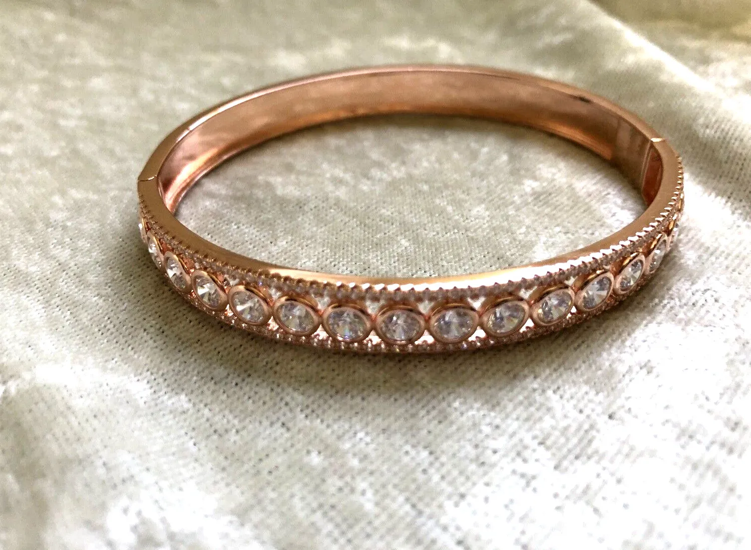 Authentic DIAMONIQUE CZ x JENNIFER MILLER HINGED BANGLE 14K GOLD PLATED SS, AVG (M4417-24)