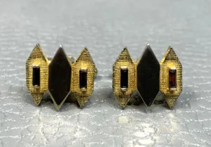 Authentic Vintage Onyx and Amber Colored Stone Triple Peaks Yellow Gold Plated Cuff Links