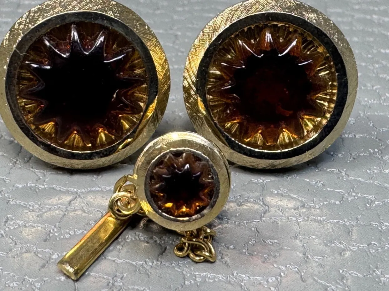 Authentic Vintage Carved Amber Colored Stone Yellow Gold Plated Cuff Links & Tie Tack