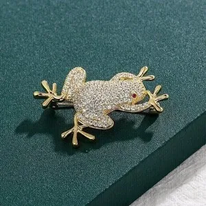 Authentic The Gilded Amphibian: A 2-Carat Lab-Created Diamond Frog Brooch in 14K Yellow Gold