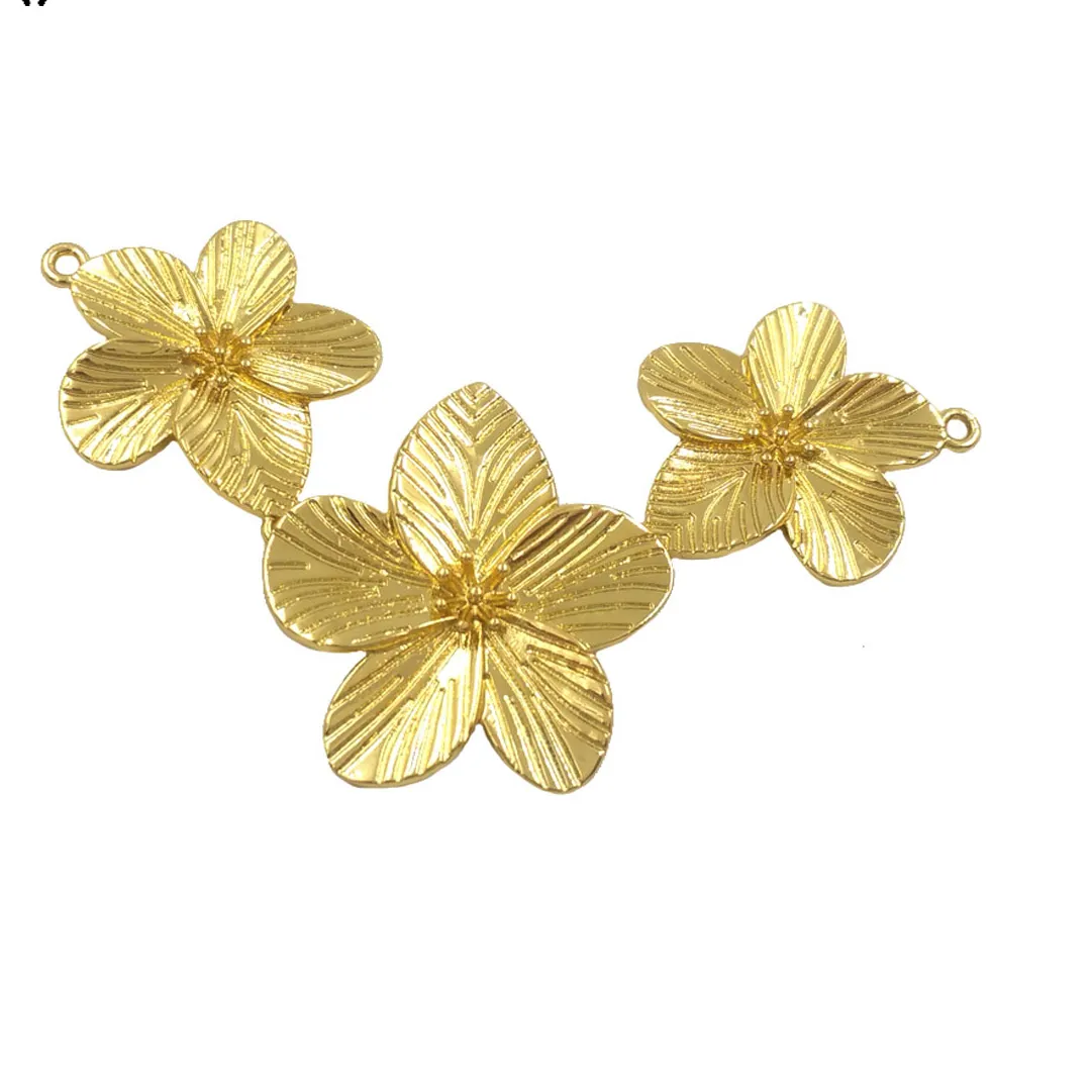 Authentic WT-C333 WKT New Arrival Beautiful And Exquisite With Flower Shape 18k Gold Plated Connector Pendant  For Laddy Decoration