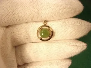 Authentic STURDY OLD VTG LADY'S GOLD PLATED GREEN JADEITE/JADE PENDANT; GF FILLED NECKLACE