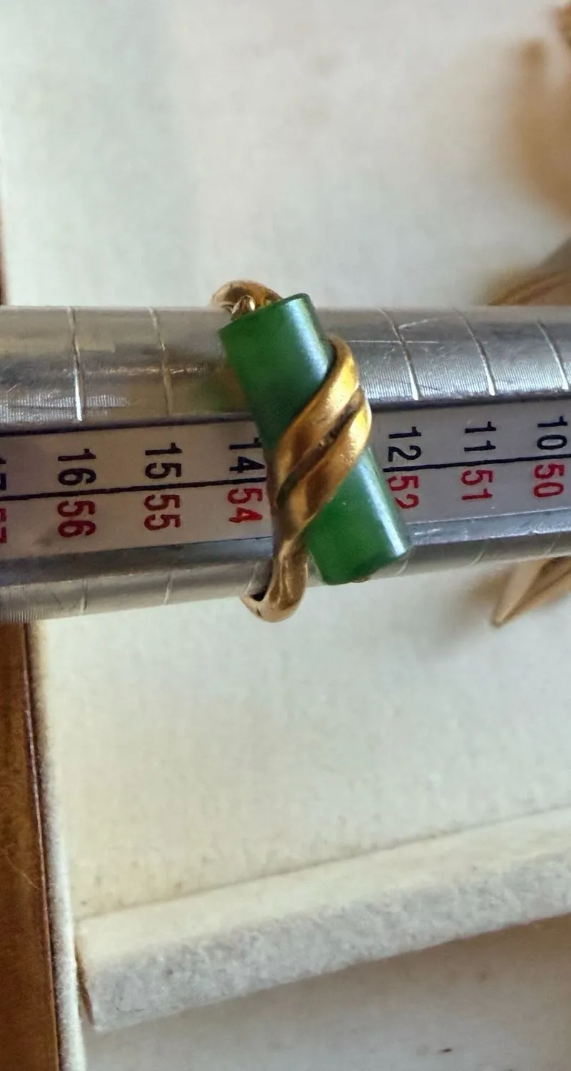 Authentic Vintage 1978 Avon Gold-Plated Tube Green Jade Ring