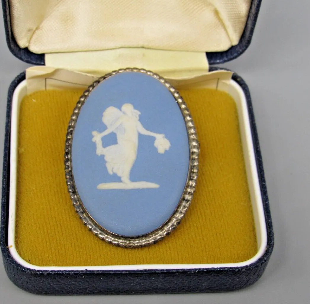 Authentic Vintage Gold Plated STRATTON WEDGEWOOD ENGLAND Brooch Pin St GEORGE & DRAGON SS