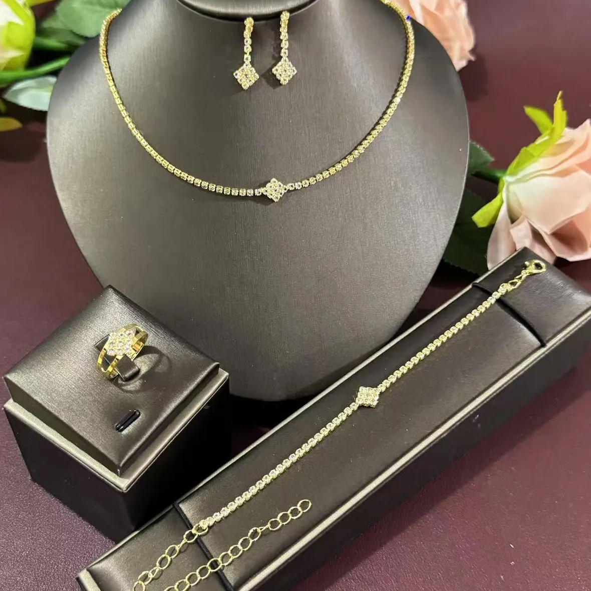 Authentic Ladies' luxury jewelry set, rhinestone necklace+earrings fashionable and elegant, suitable for wearing jewelry at parties