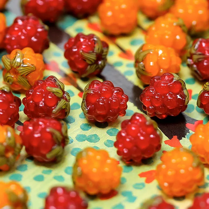 Authentic 5pcs Handmade Glass Raspberry Beads Vibrant Red with Green Leaf Accents for DIY Necklaces Bracelets Jewelry Making Supplies
