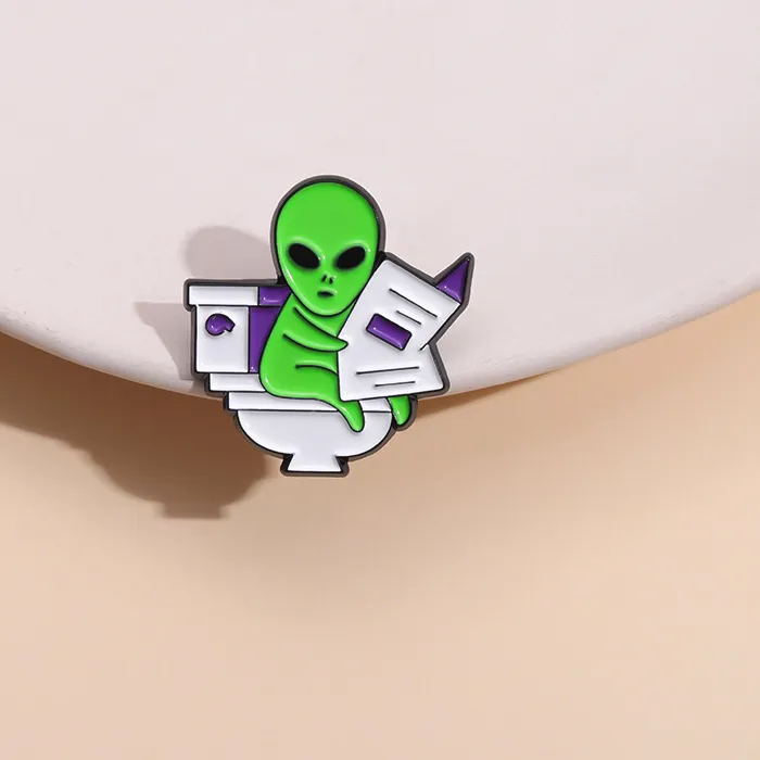 Authentic ET Aliens reading newspapers while sitting on the toilet Enamel Pin Badge Chick Knife Animal Cute Brooch Jewelry Women Lapel Bac