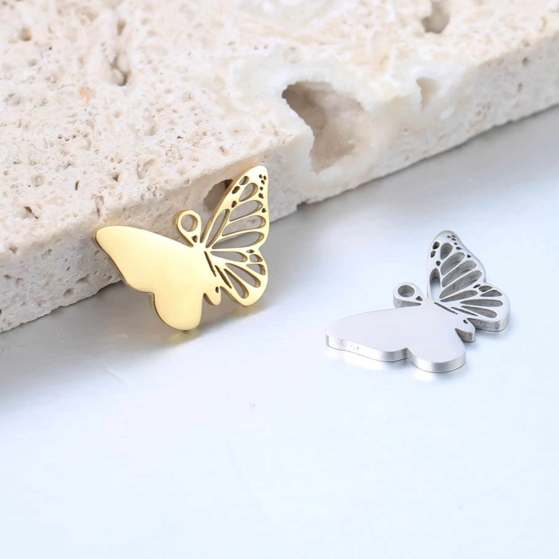 Authentic DOOYIO 5pcs/Lot Stainless Steel Hollow Butterfly Hole Bead Simple Pendant Mirror Polish Charm DIY Jewelry Making Accessories