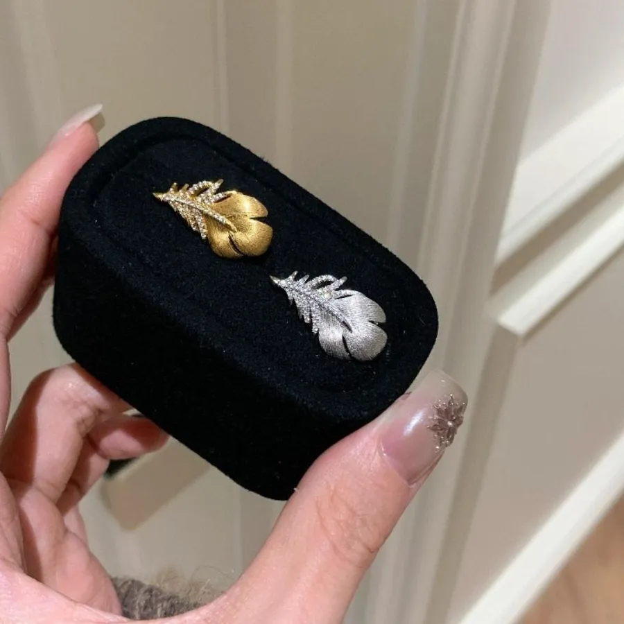 Authentic Unique Alloy Zircon Feather Brooch Silver Copper Metal Clothes Pin Jewelry Accessories Vintage Gold Brooch Gift